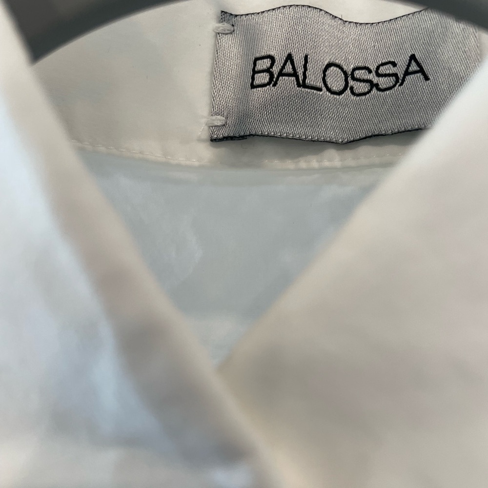 BALOSSA White HightLow Button Up Cuff Sleeve Collar
Blouse Oversize 6
Beautiful - Picture 3 of 5